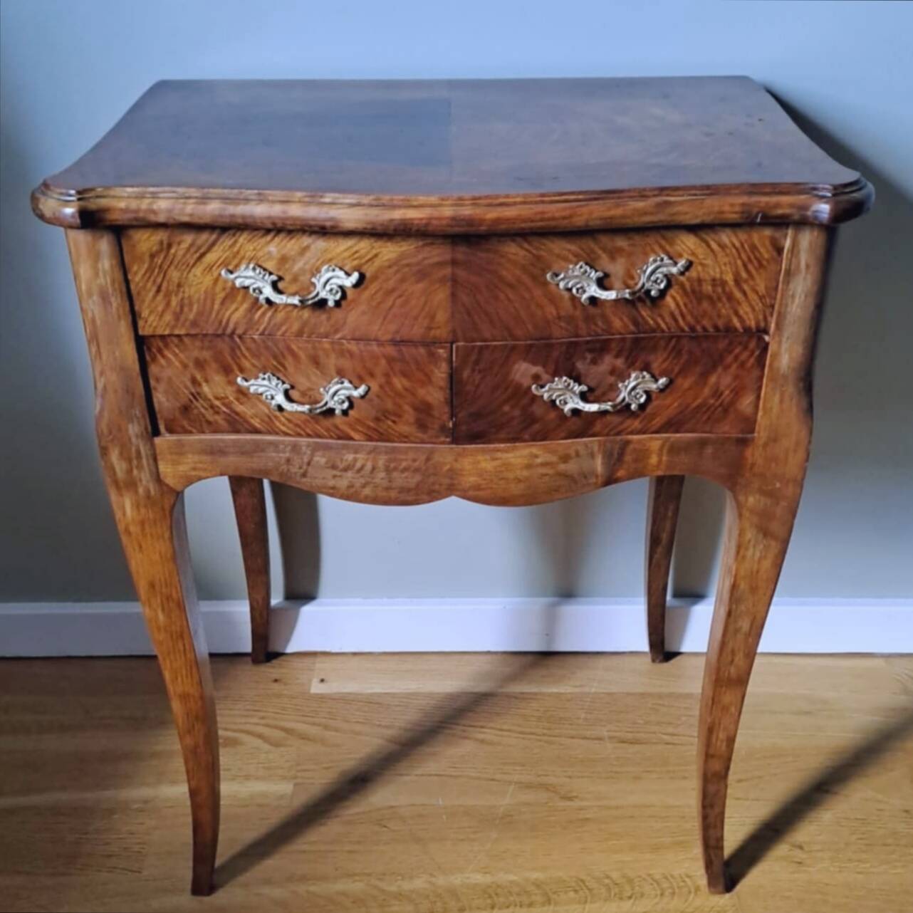Antique chest of drawers
