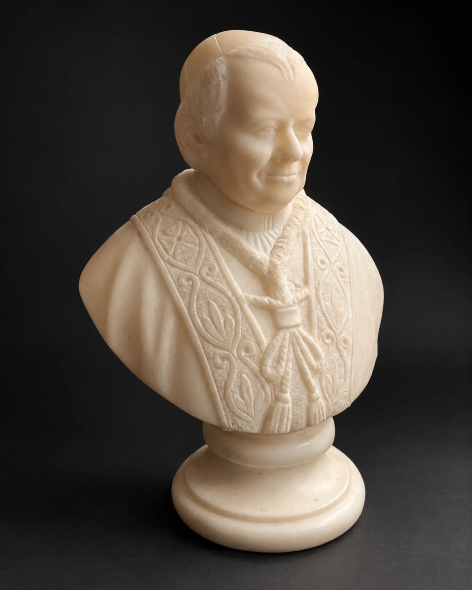 Ancient bust of Pope Pius IX in carved alabaster – 19th century