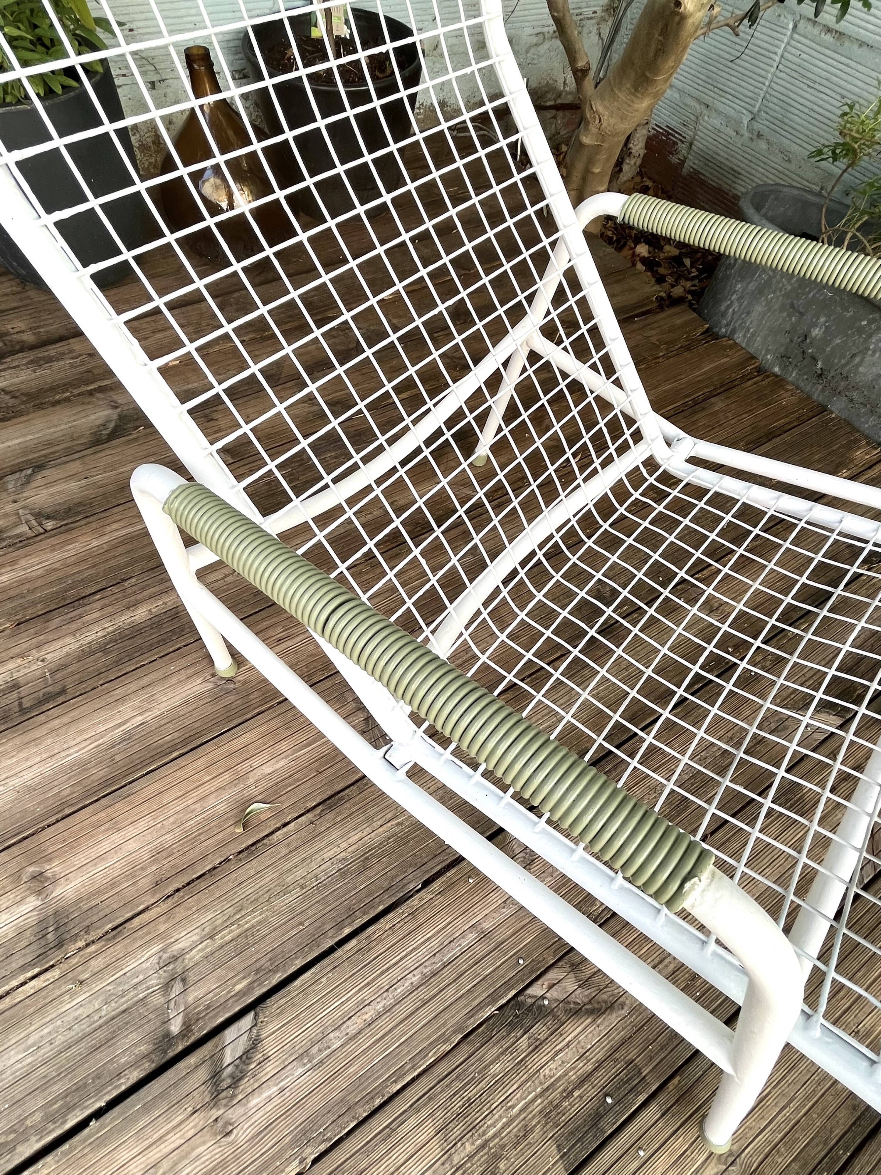 Vintage wired metal chaise longue