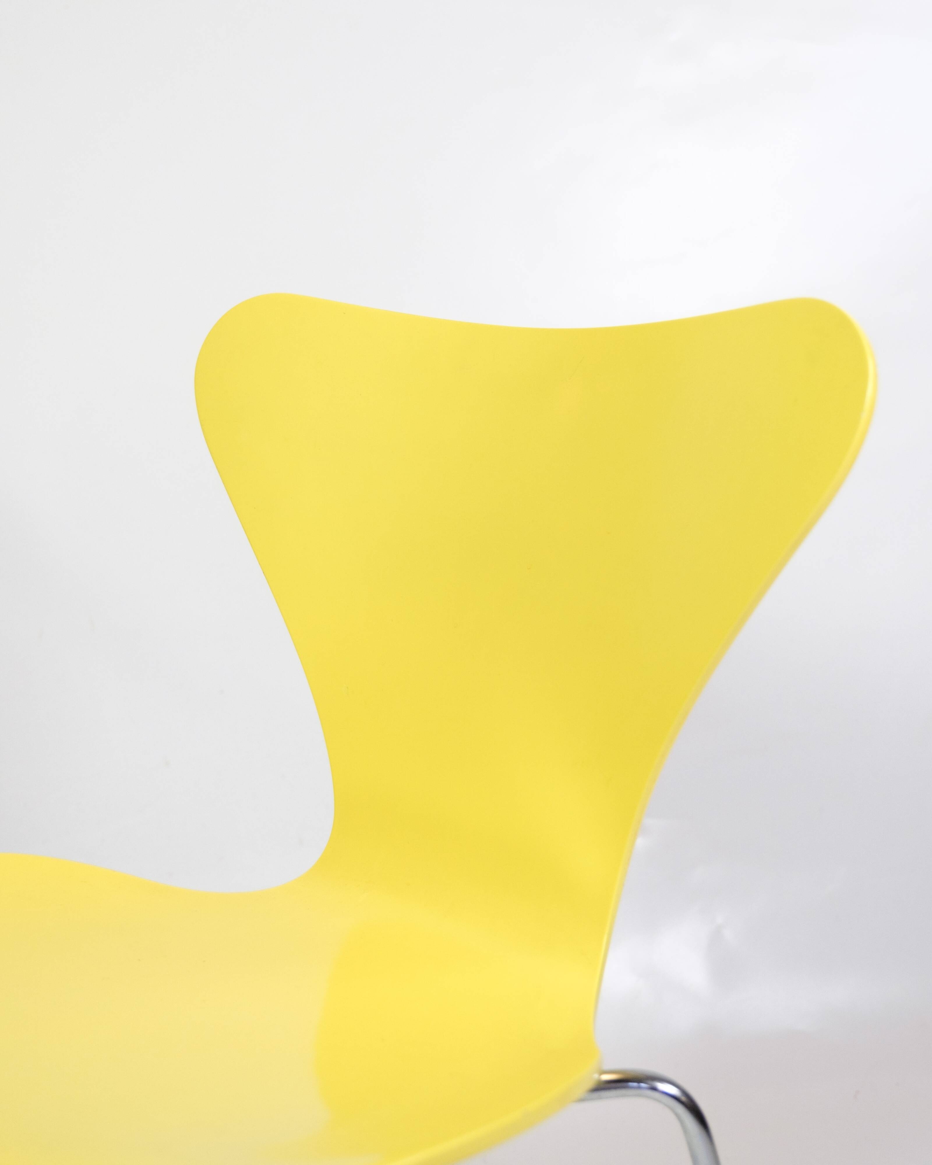 Set Of 6 Seven Chairs Model 3107 Lacquered In Yellow By Arne Jacobsen For Fritz Hansen From 1990s