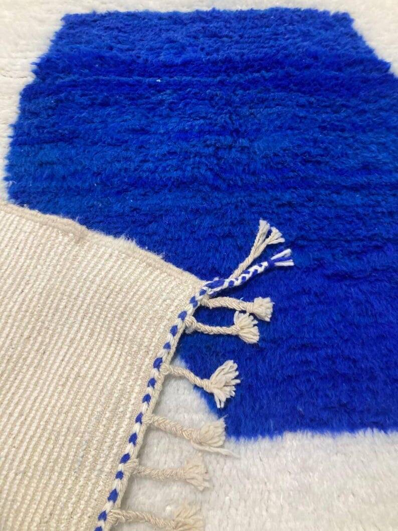 Handmade Berber rug in pure wool, size 200 x 300 cm