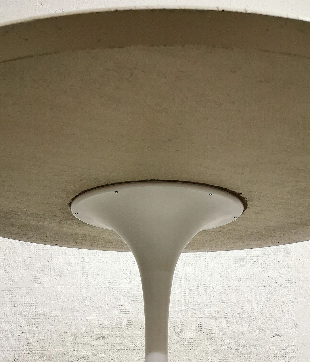 Table à manger pied tulipe 1970