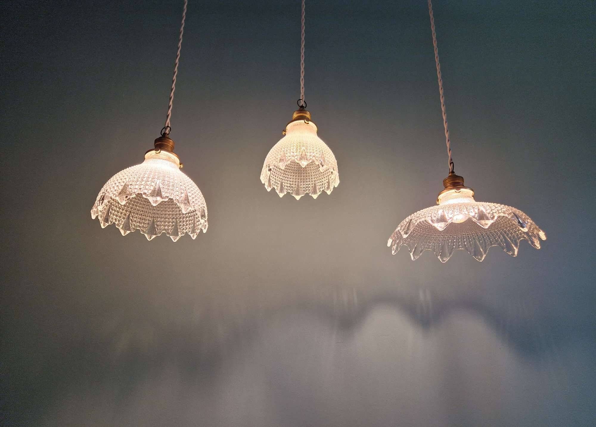 Trio of Art Deco scalloped clear glass pendant lights, 1920-30