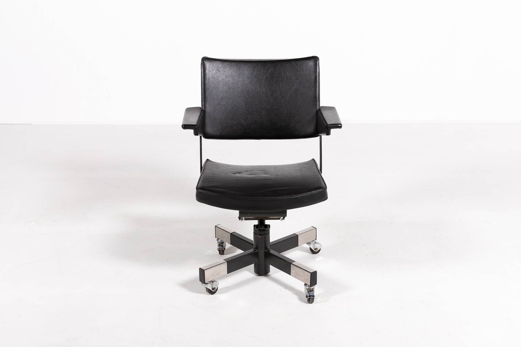 Gispen desk chair Model 1637 by AR Cordemeyer