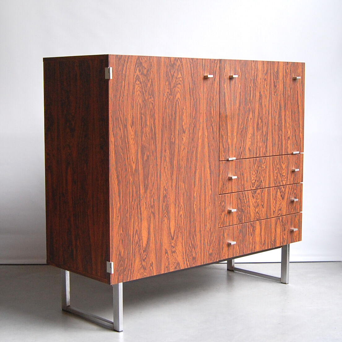 Meuble bar modèle "1293" de Pierre Guariche pour Meurop 1960s