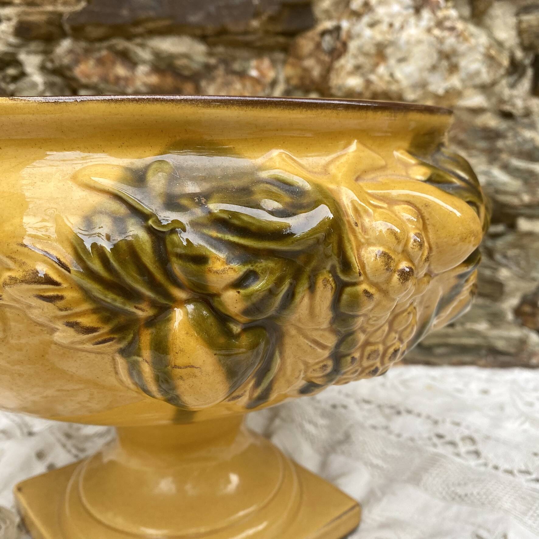 Pedestal planter in ceramic, Medicis style.