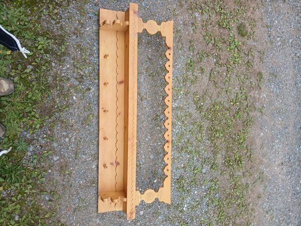 Étagère murale ancienne en bois sculpté