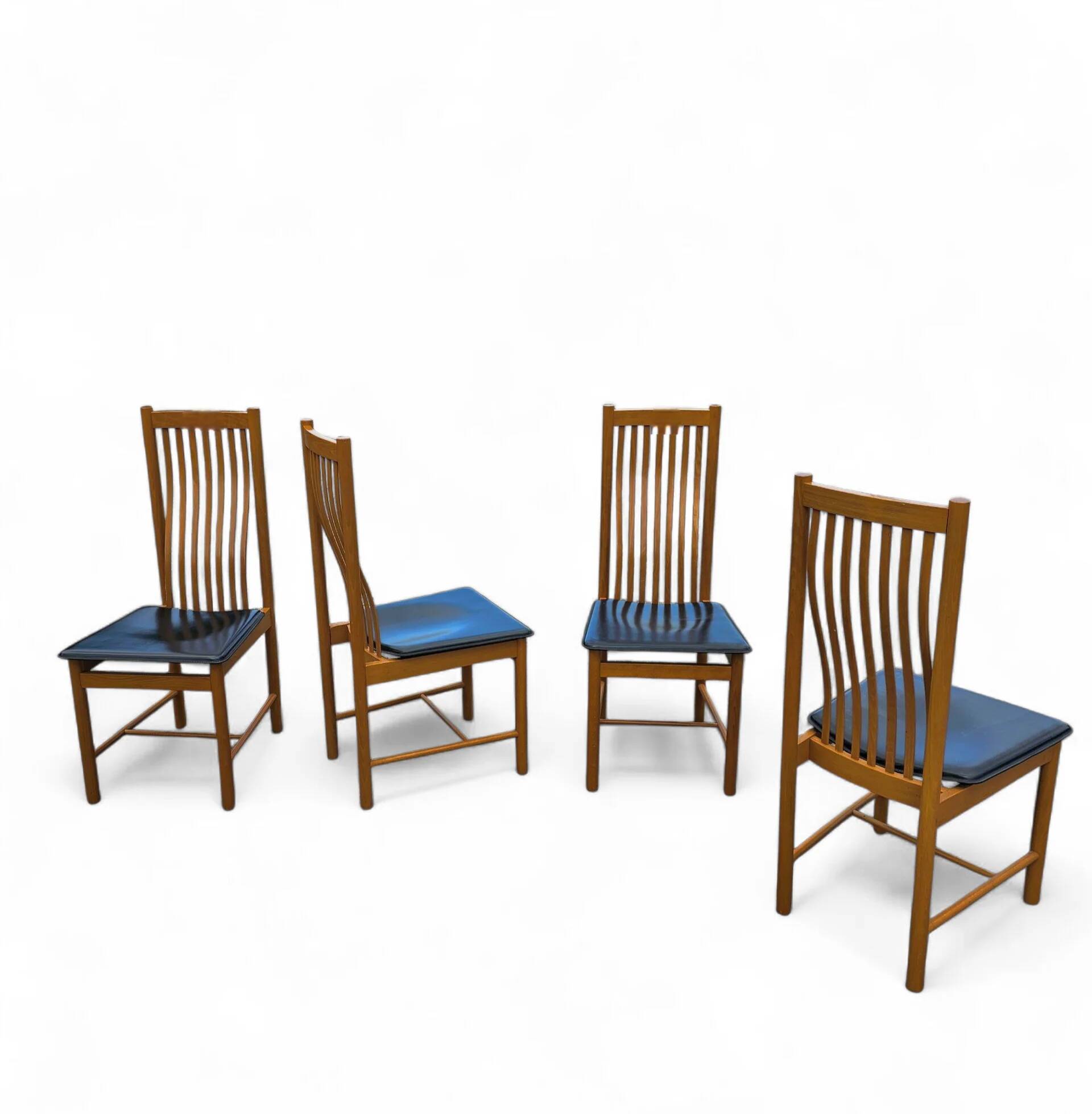 4 x Bros Nova chairs / leather seats