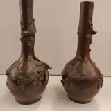 Paire de vases soliflore en bronze. Japon, XIX eme Siècle.-