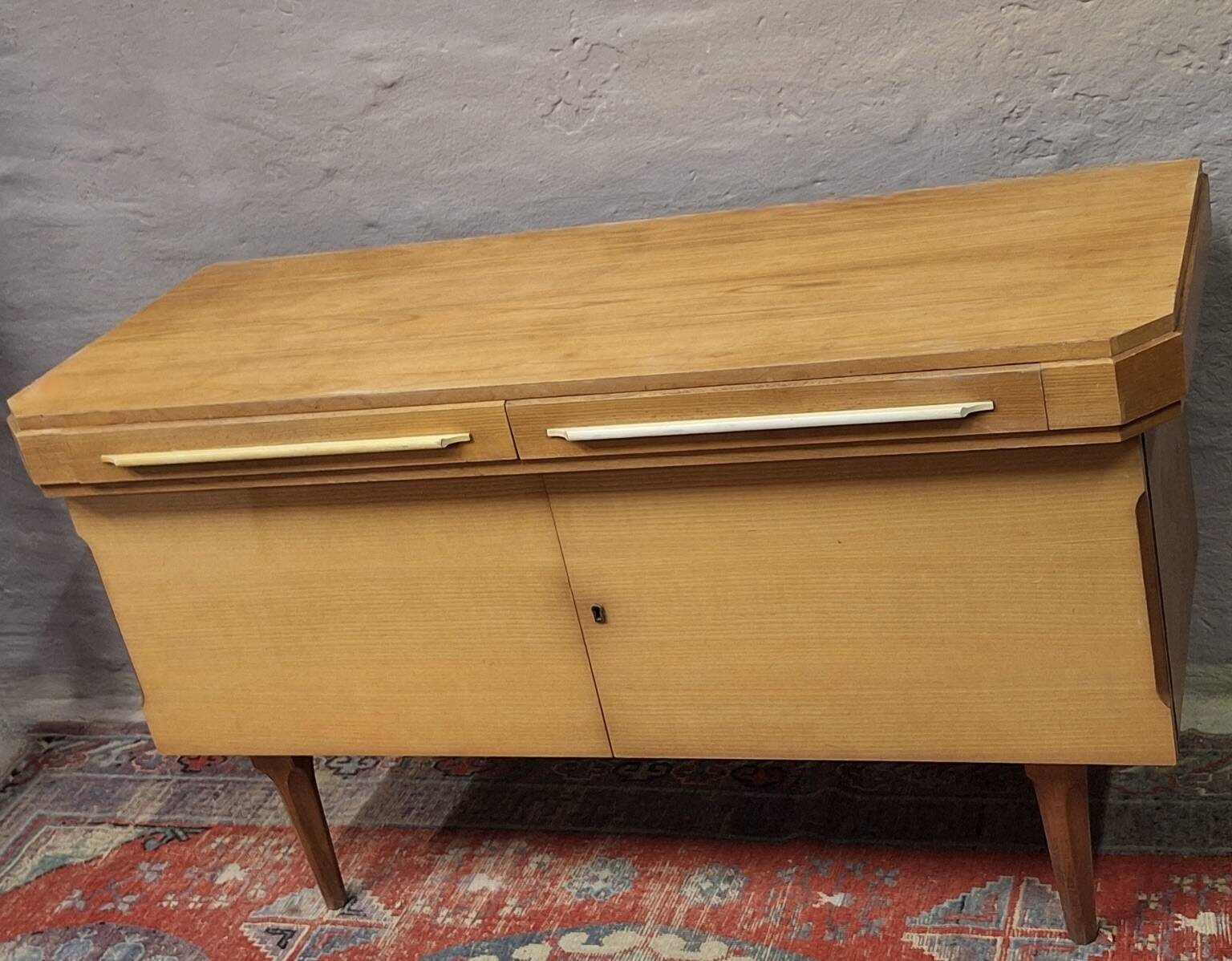 Vintage art deco sideboard in maple, 1950