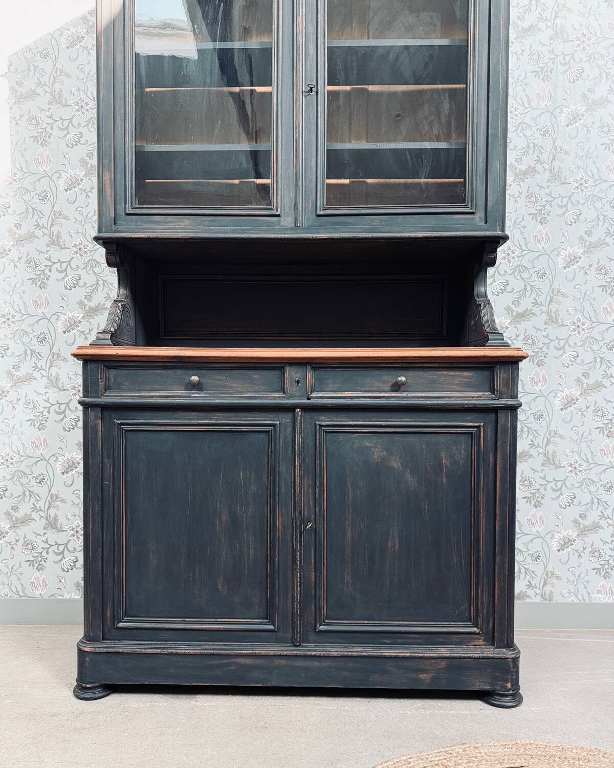 Louis-Philippe two-body dresser