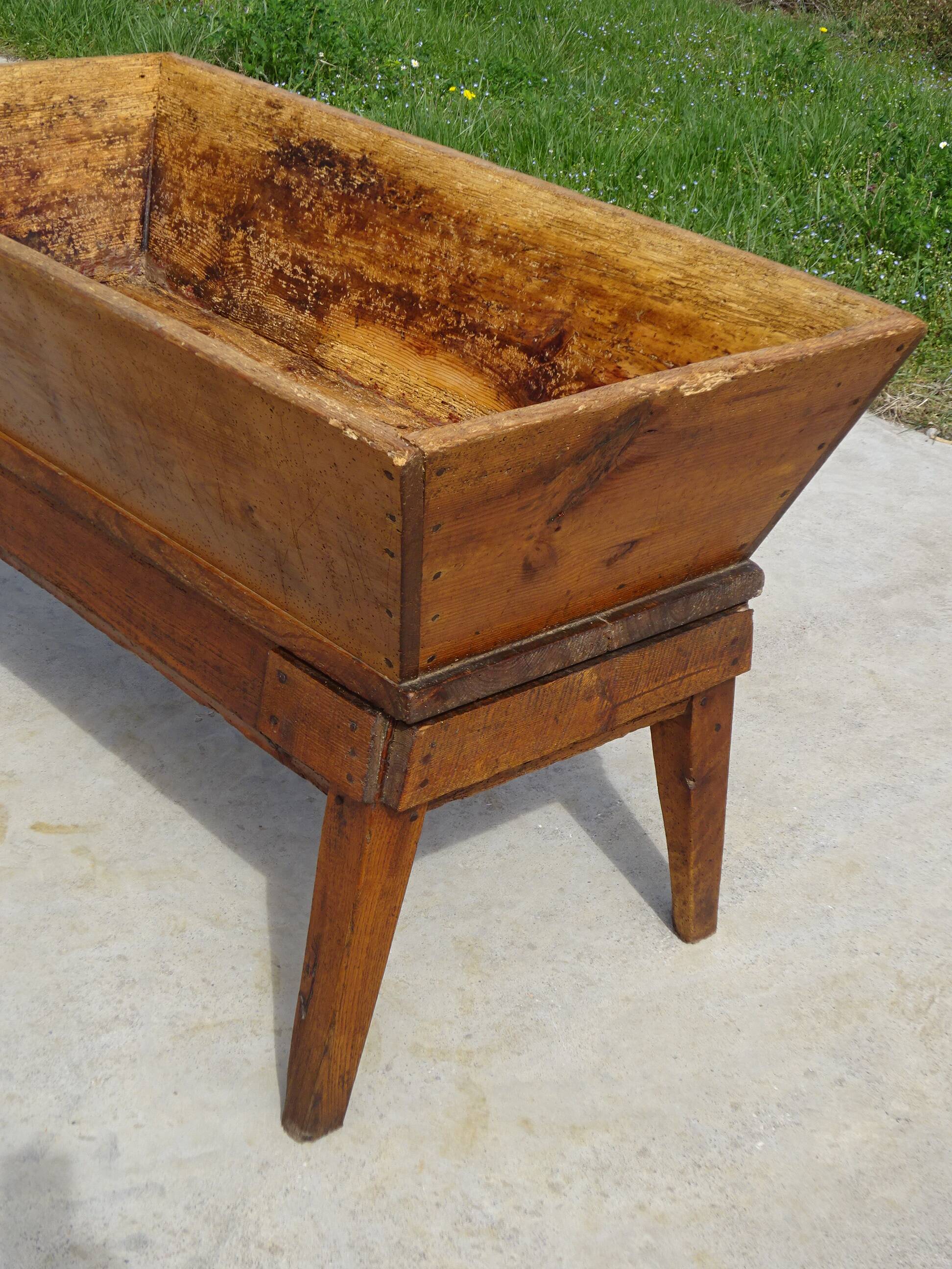 Rustic kneading trough in solid oak, removable lid and base.