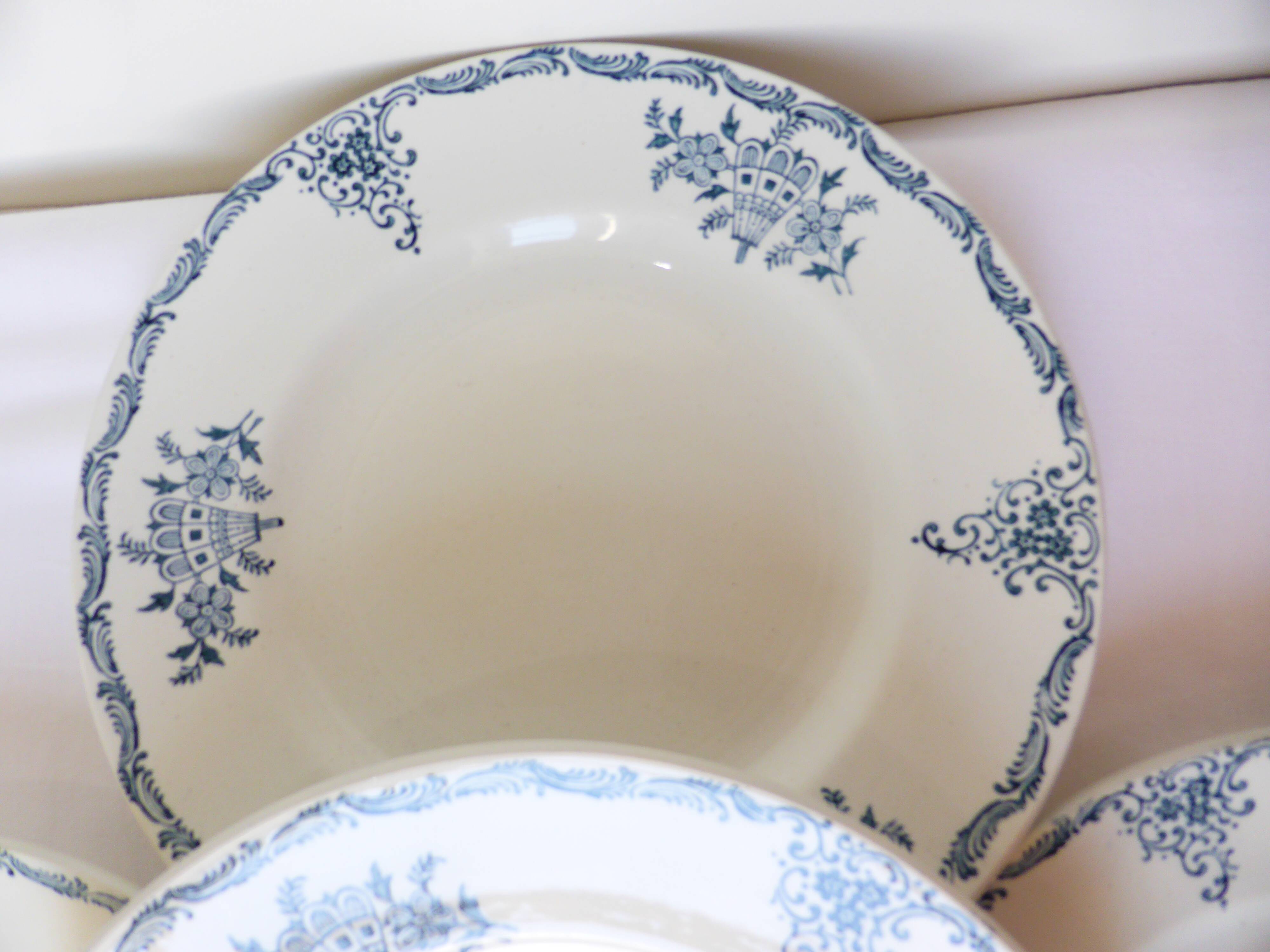 4 flat plates made of St Amand ironstone 220530