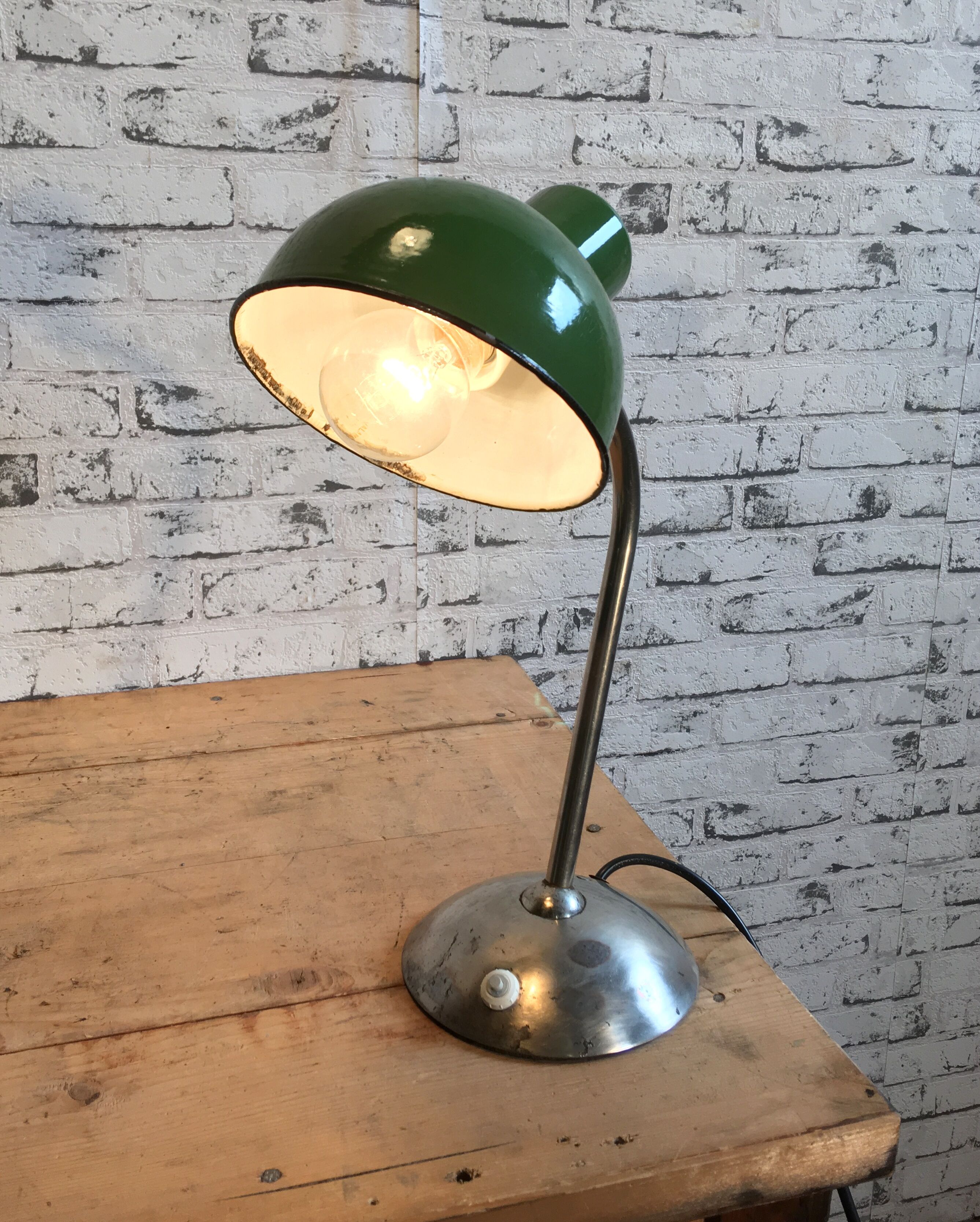 Vintage Industrial Green Enamel Desk Lamp, 1930s