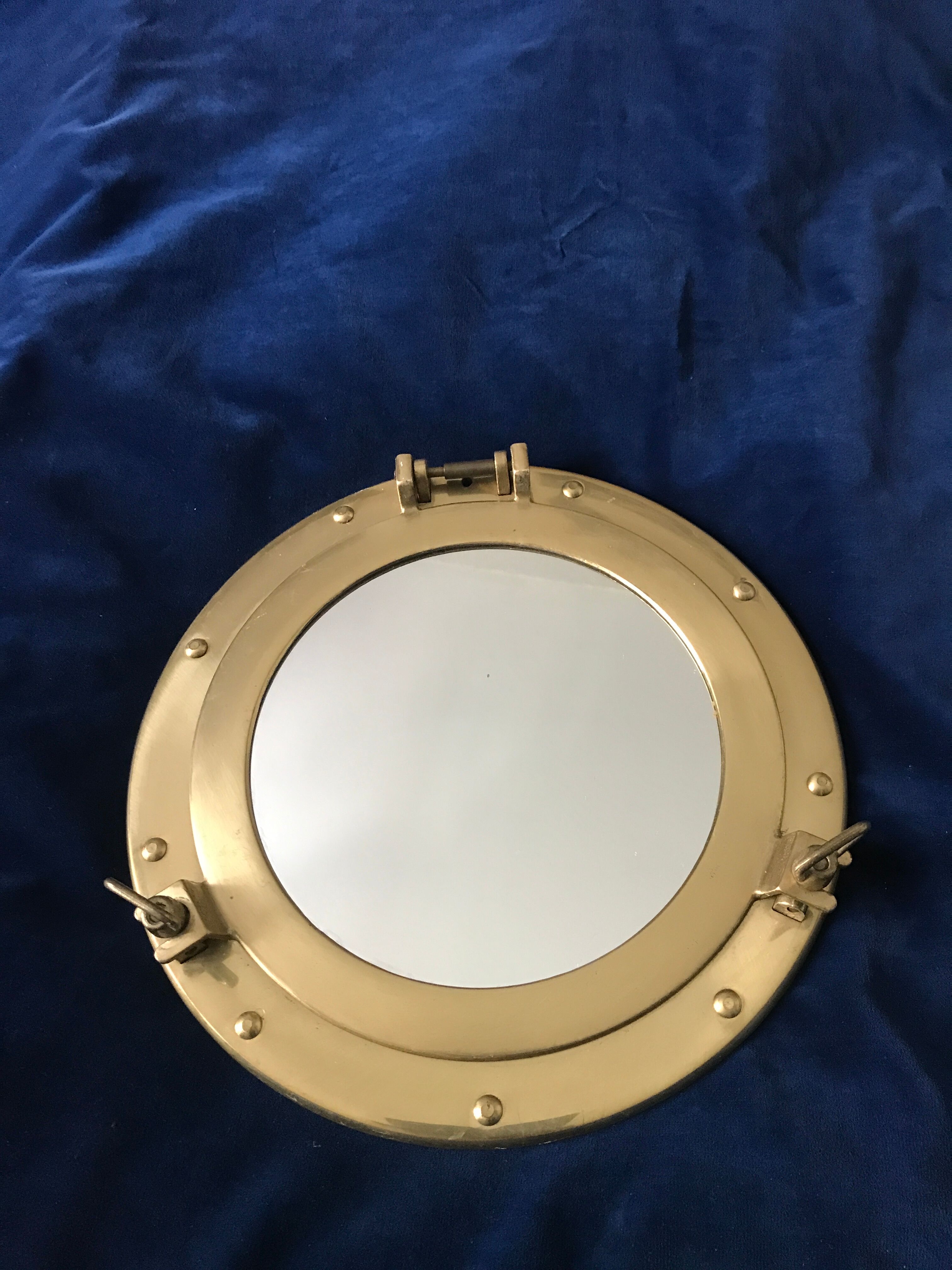 Porthole mirror