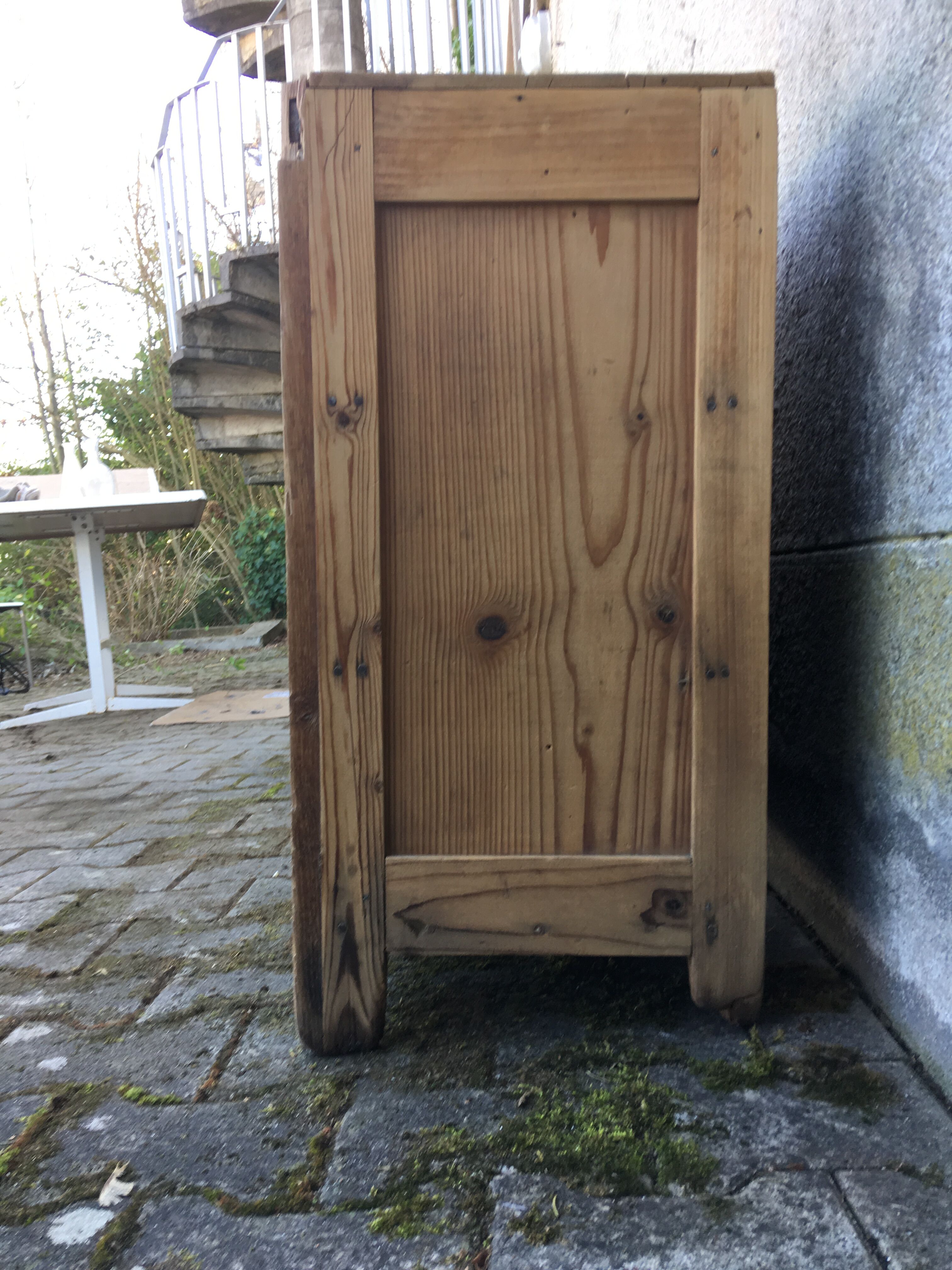 Old retro vintage chest of drawers 3 drawers wooden crude façade oak