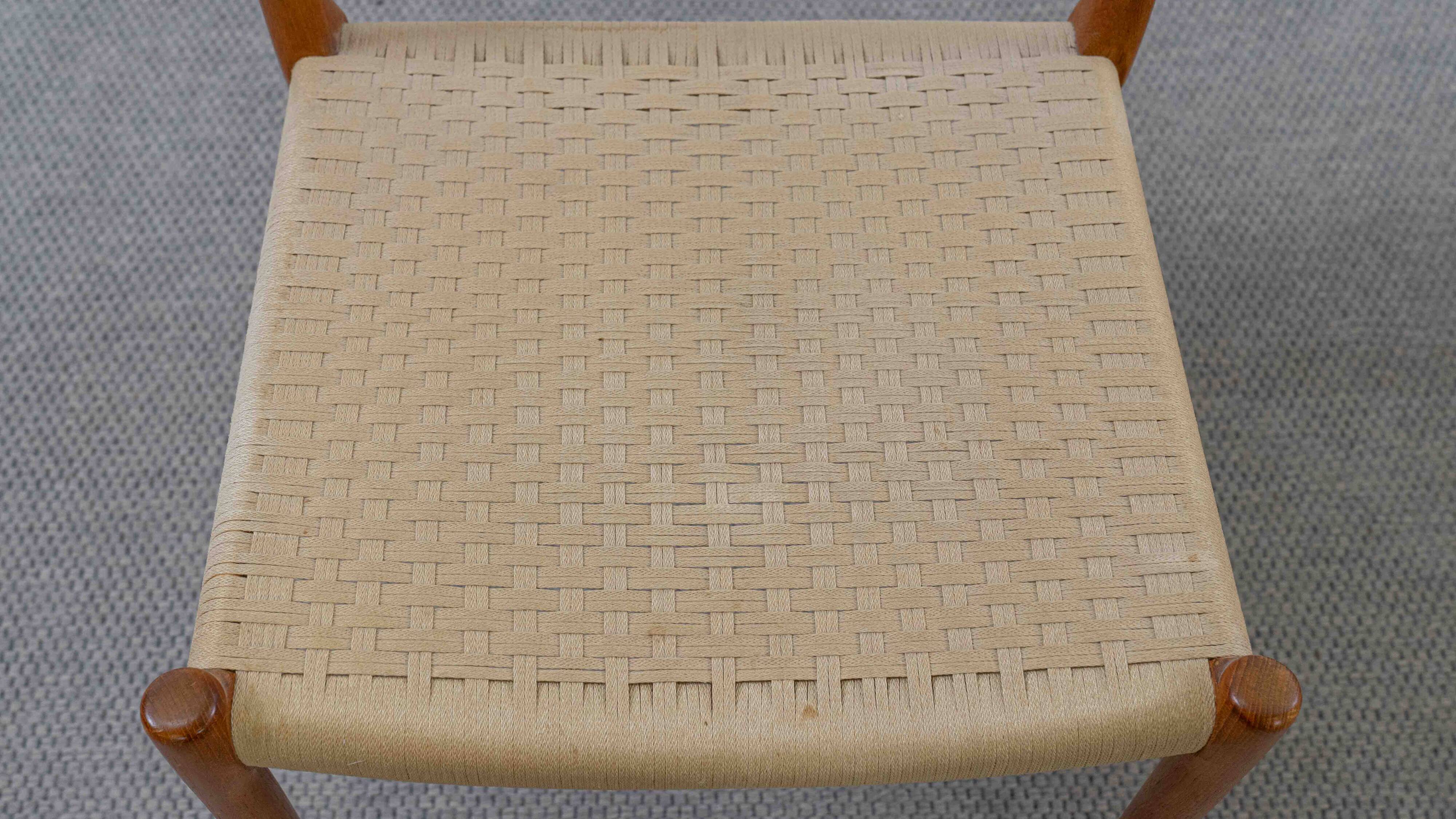 Ensemble de 4 chaises en teck danois modèle "83" par Niels O. Möller, Danemark années 70.