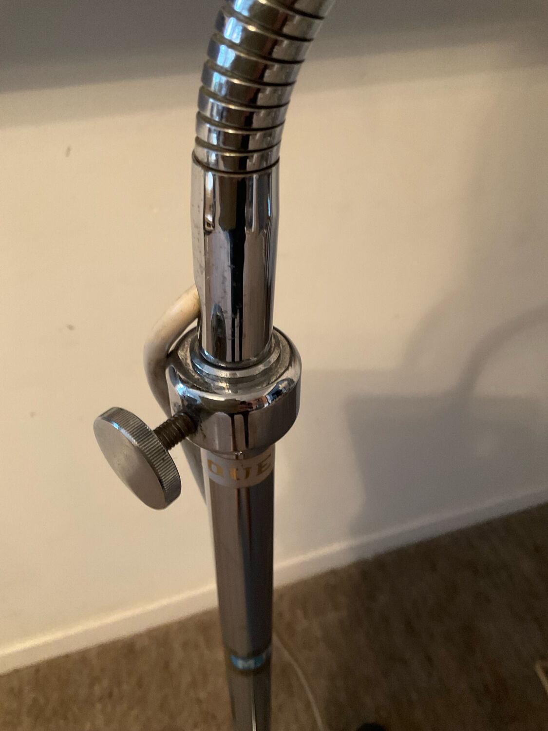 Lampadaire médical ou d’atelier des années 50-60 en métal chromé 