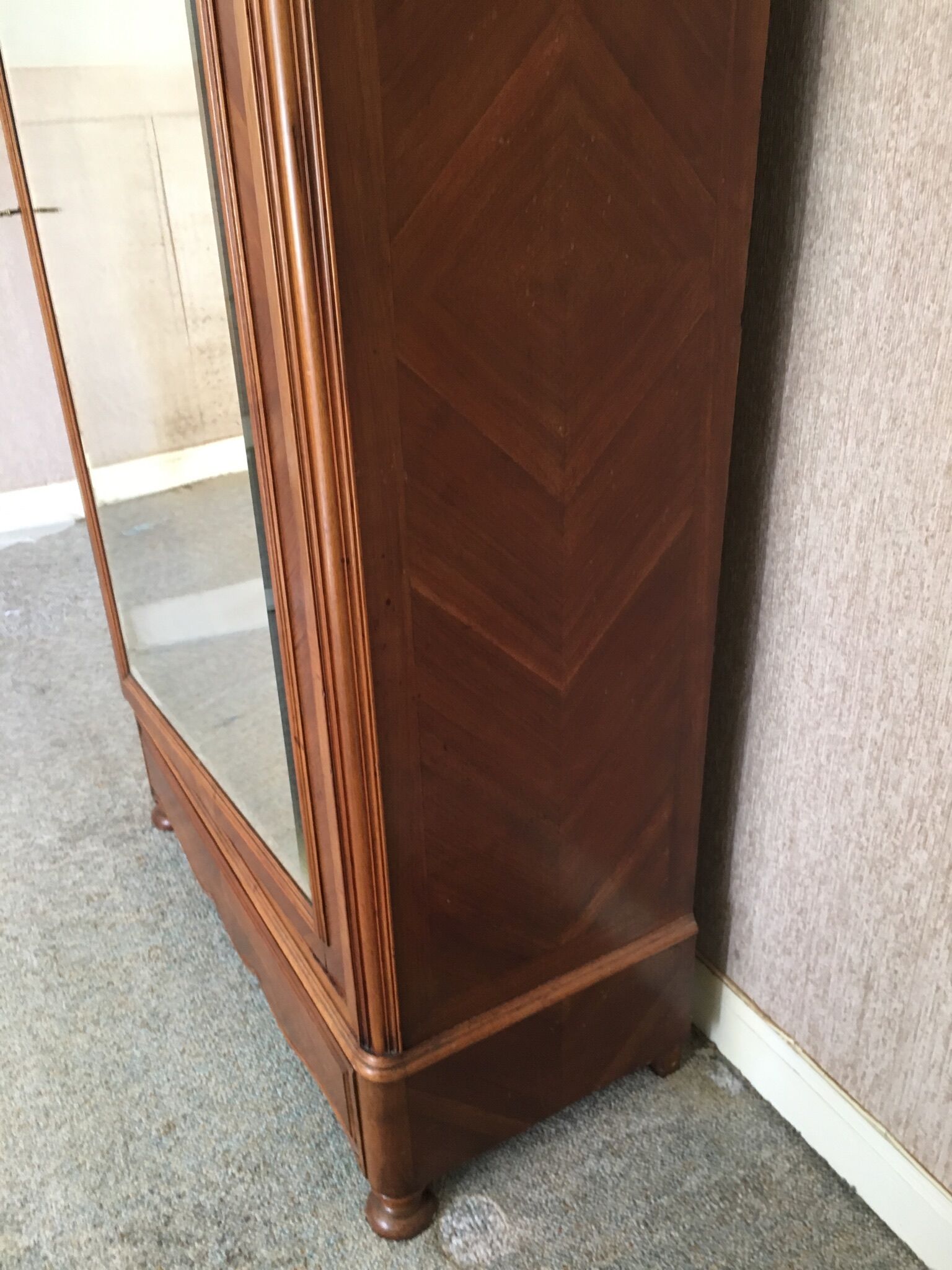 Glass cabinet Louis Philippe