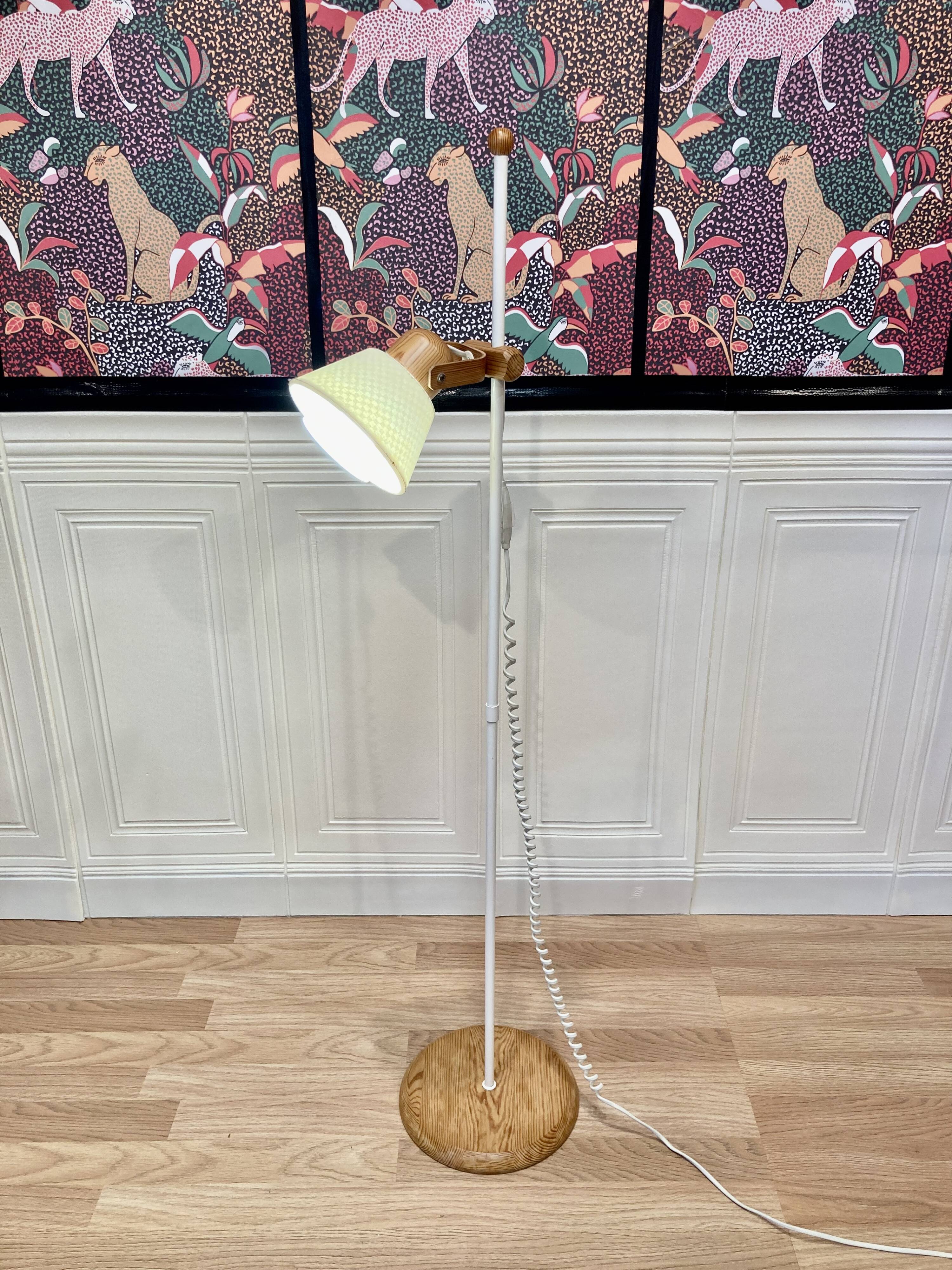 LAMPADAIRE DESIGN SCANDINAVE.