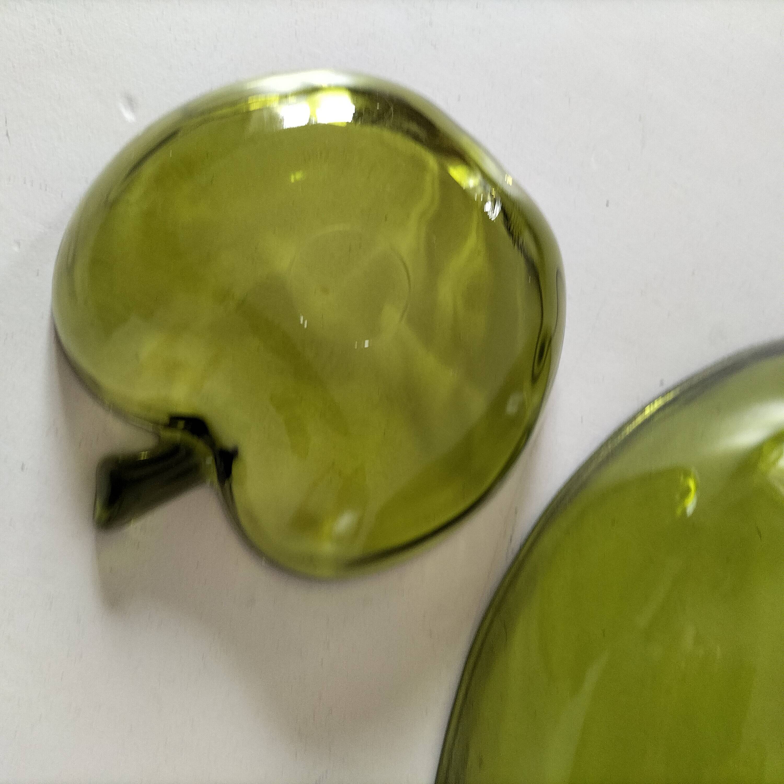 Fruit bowl + apple-shaped glass bowl