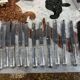 Série de 12 fourchettes et 12 couteaux ERCUIS modèle Contours