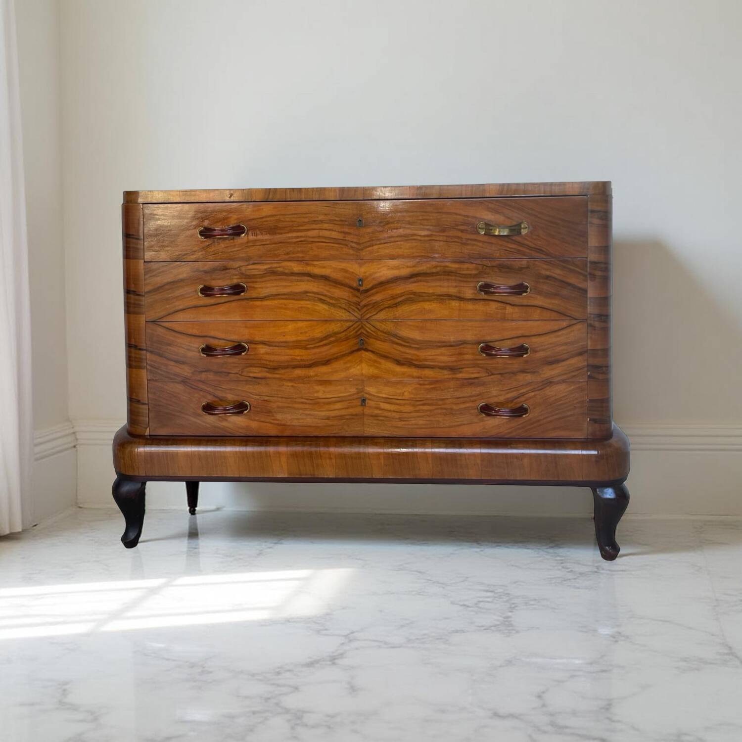 Commode italienne Art déco en ronce de noyer, années 1930