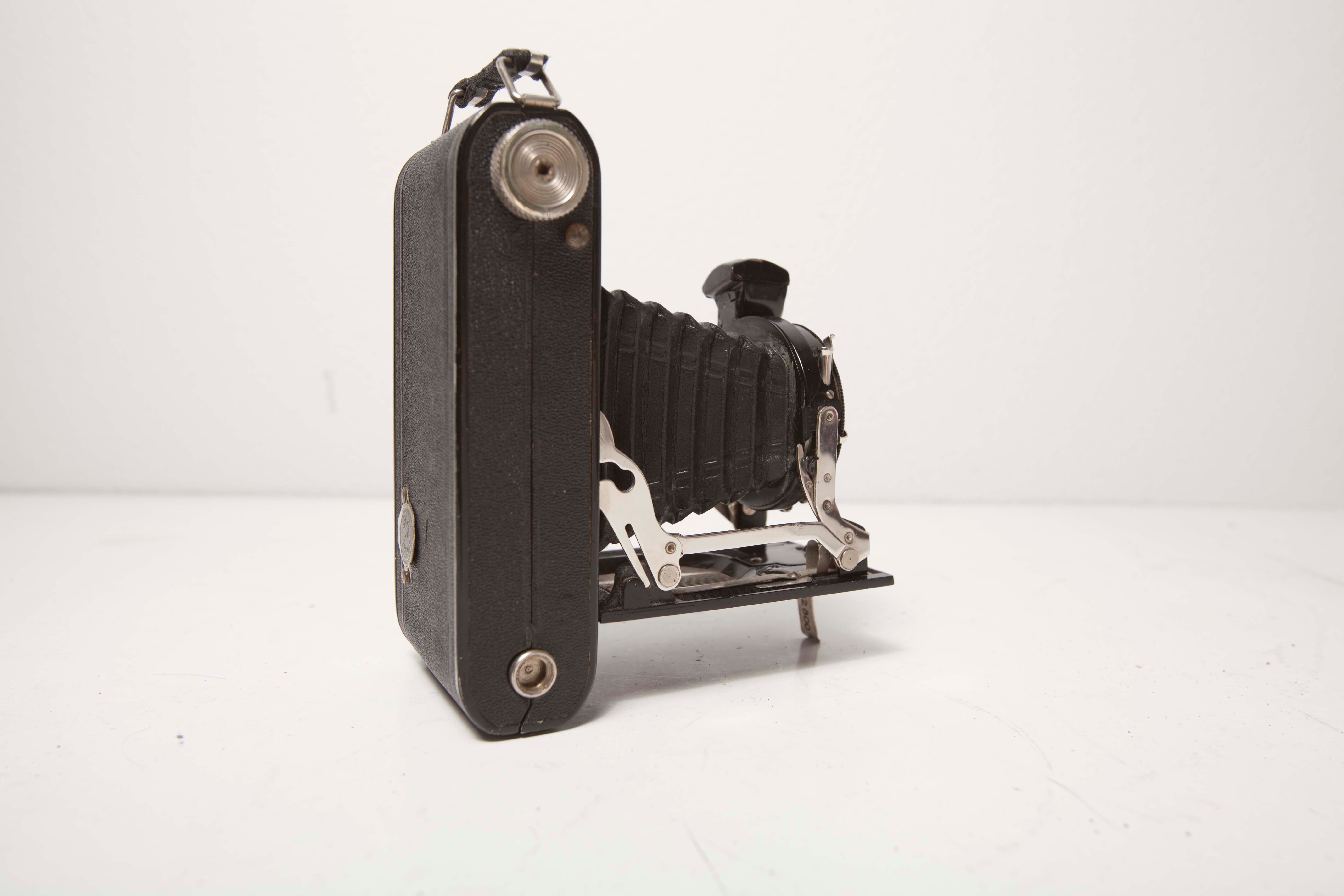 Camera pleases 1930 with photo foot