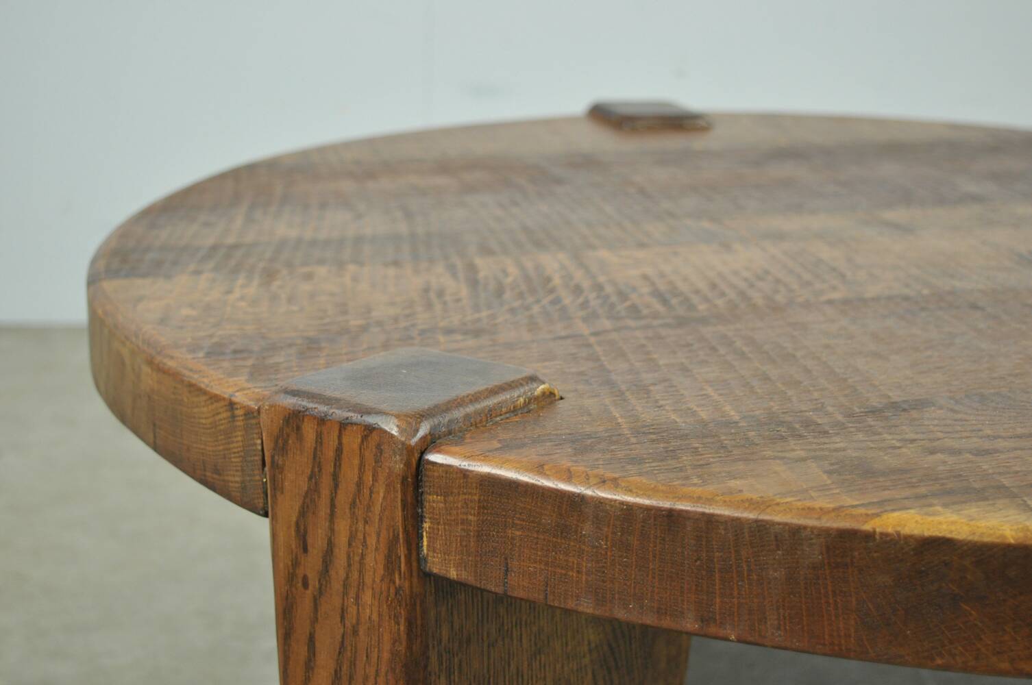 Solid oak round coffee table, Brutalist 1970s
