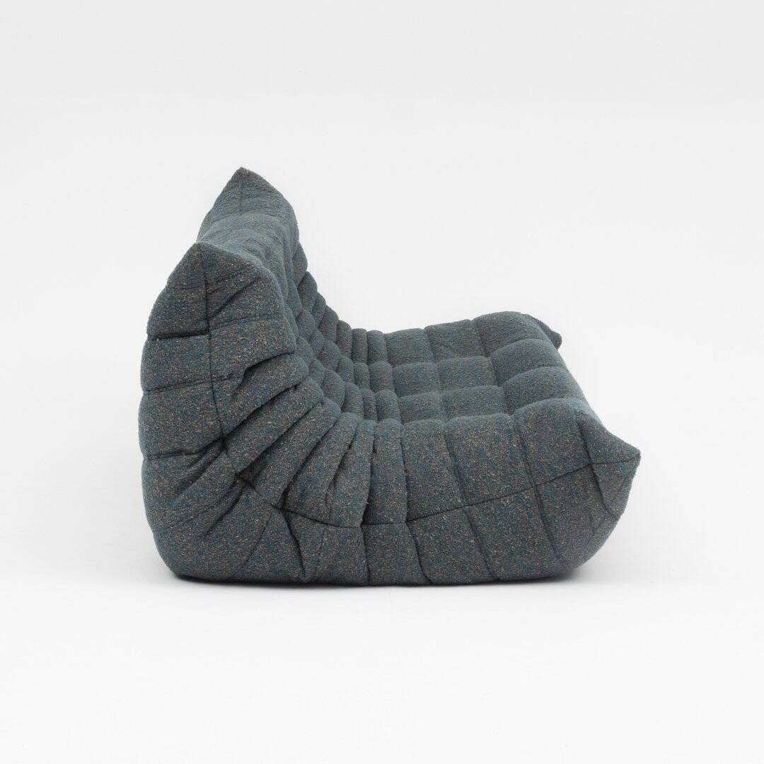 Canapé trois places Togo en bouclé vert par Michel Ducaroy pour Ligne Roset