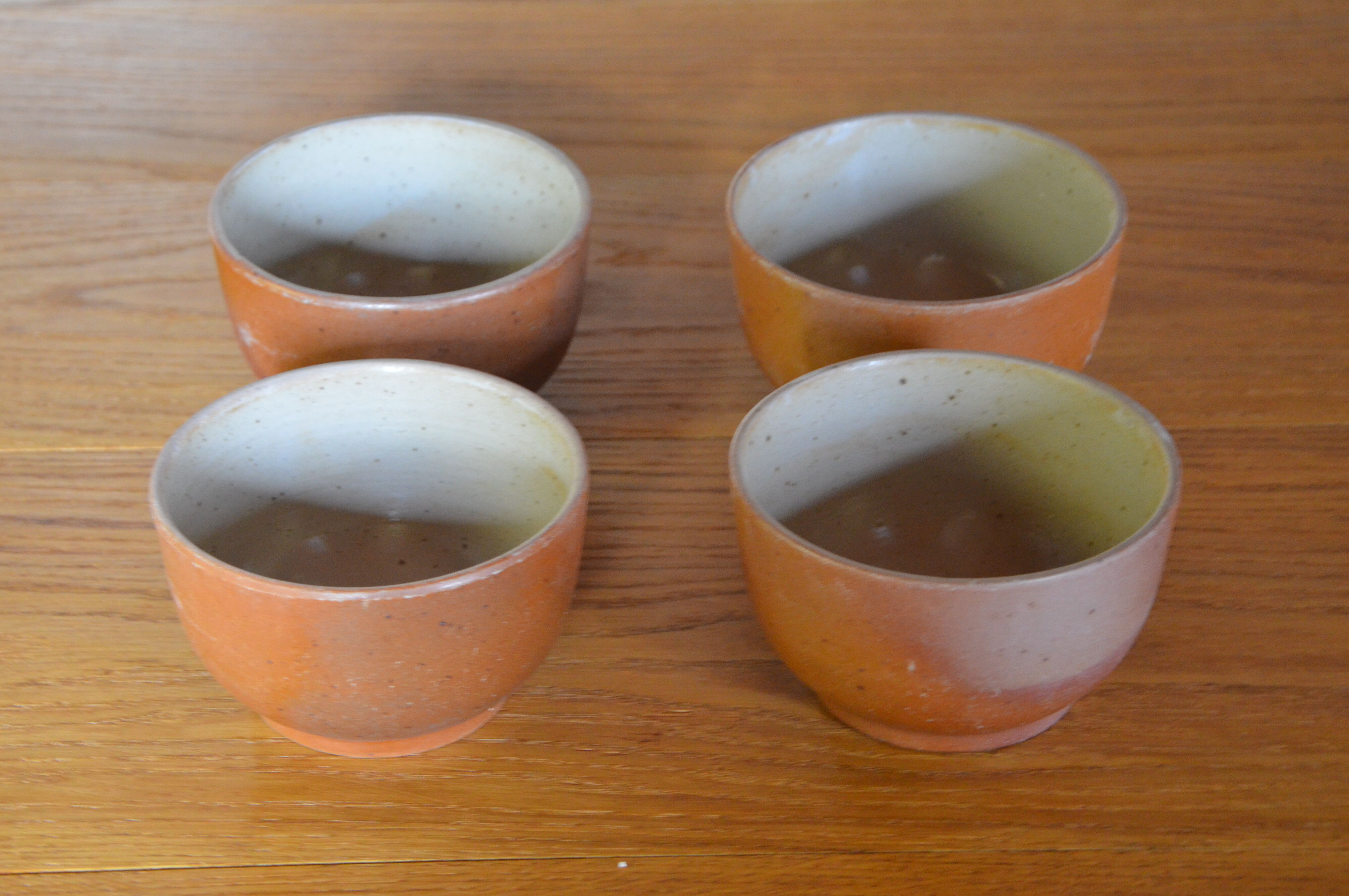 Lot of 4 bowls in sandstone and shiny grey inside