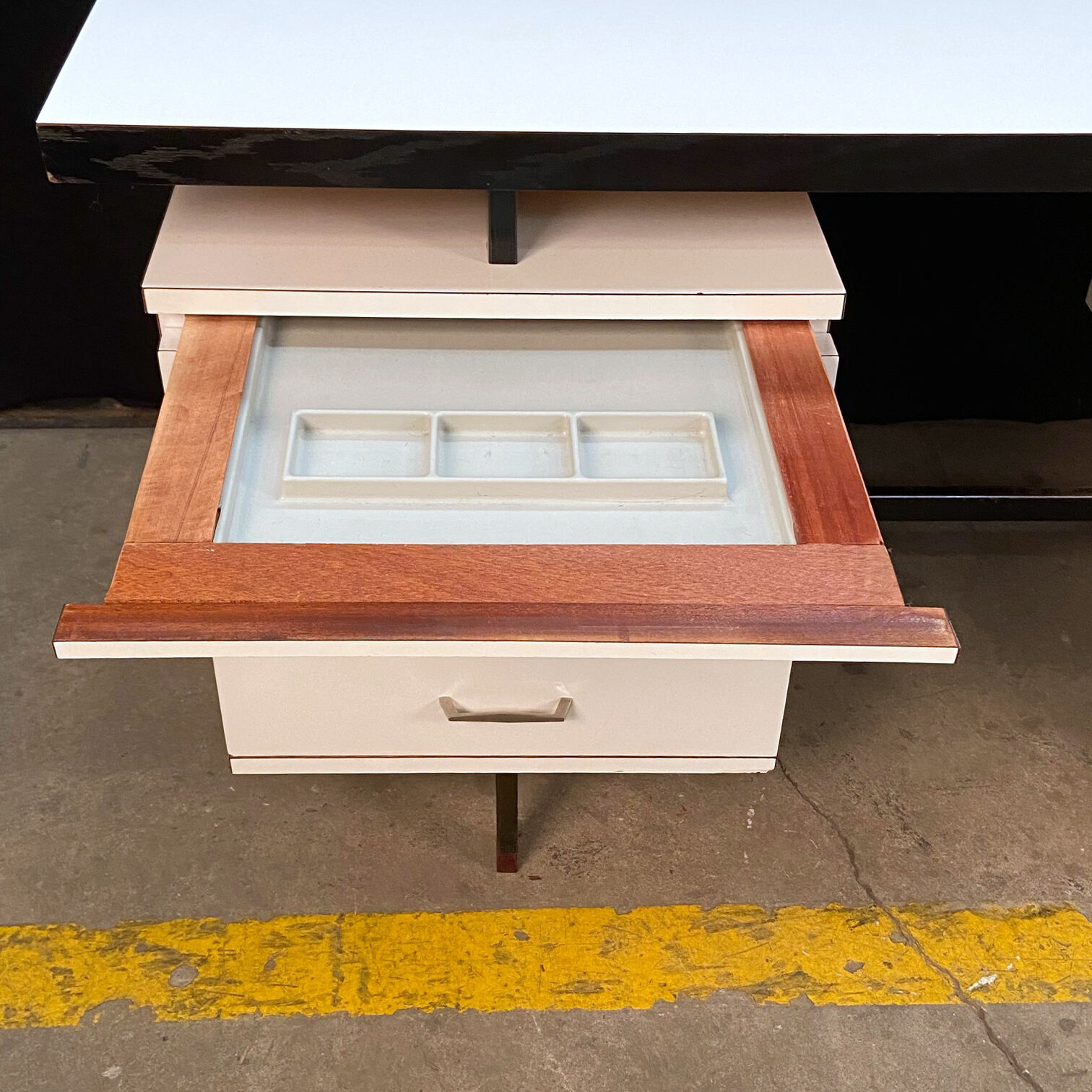 6-drawer desk white laminate
