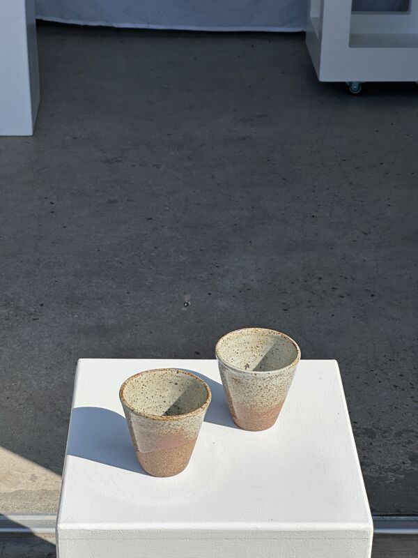 Lot de 2 tasses en céramique indonésienne (mat brun & glacé moucheté)