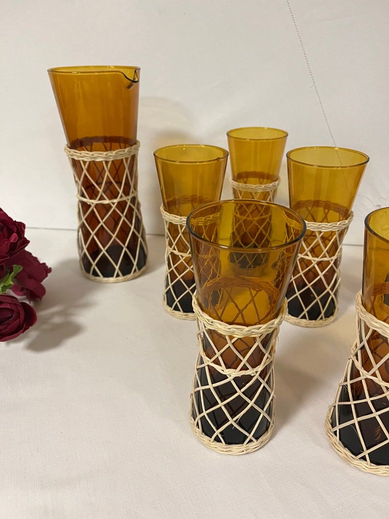 Service à orangeade verre ambré et rotin année 60