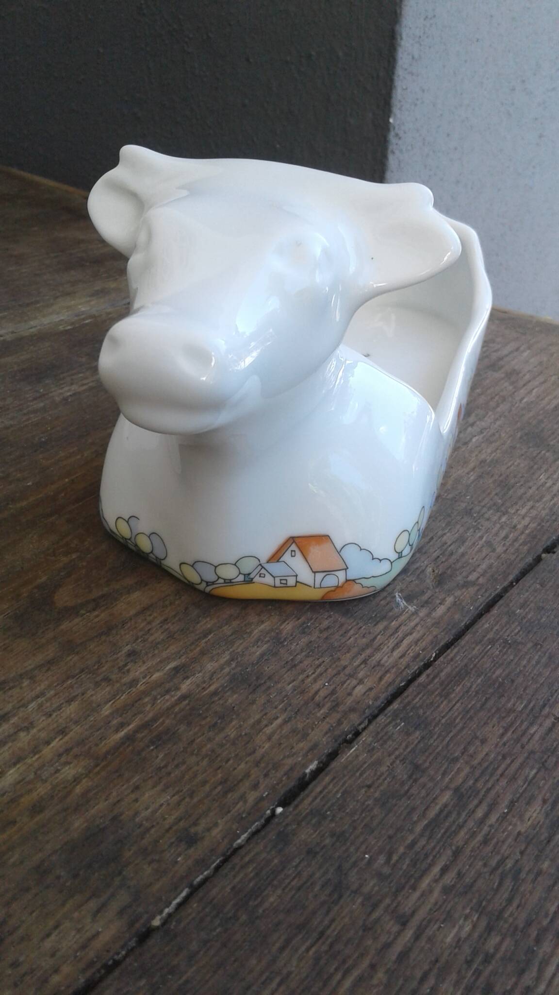 Porcelain butter dish