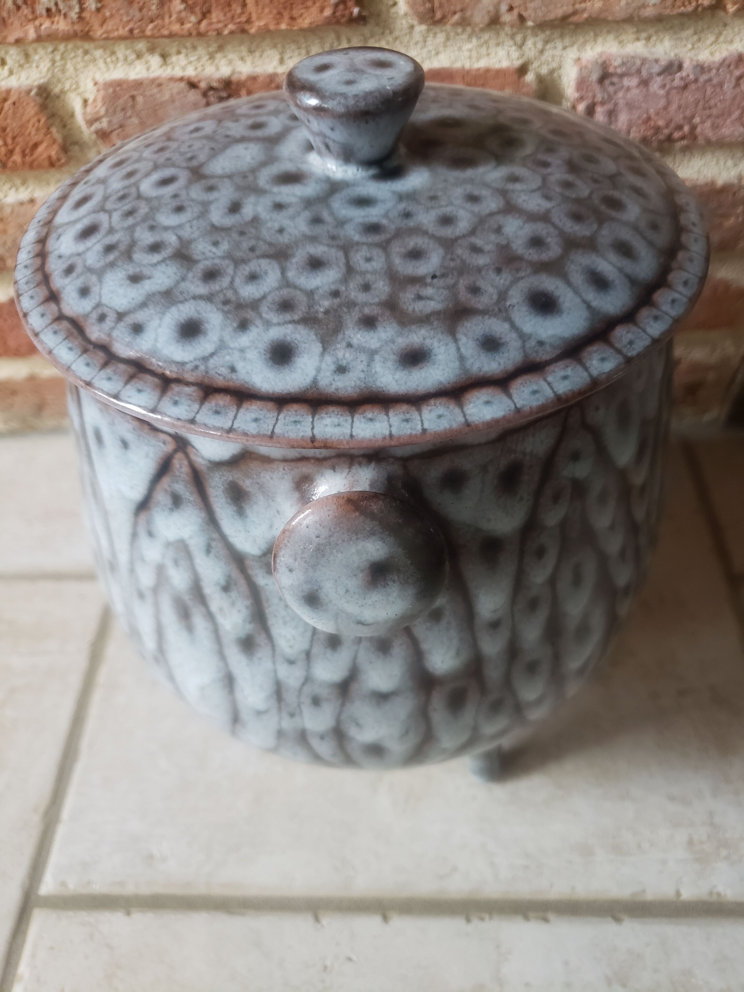Tripod enamelled ceramic pot shape with lid