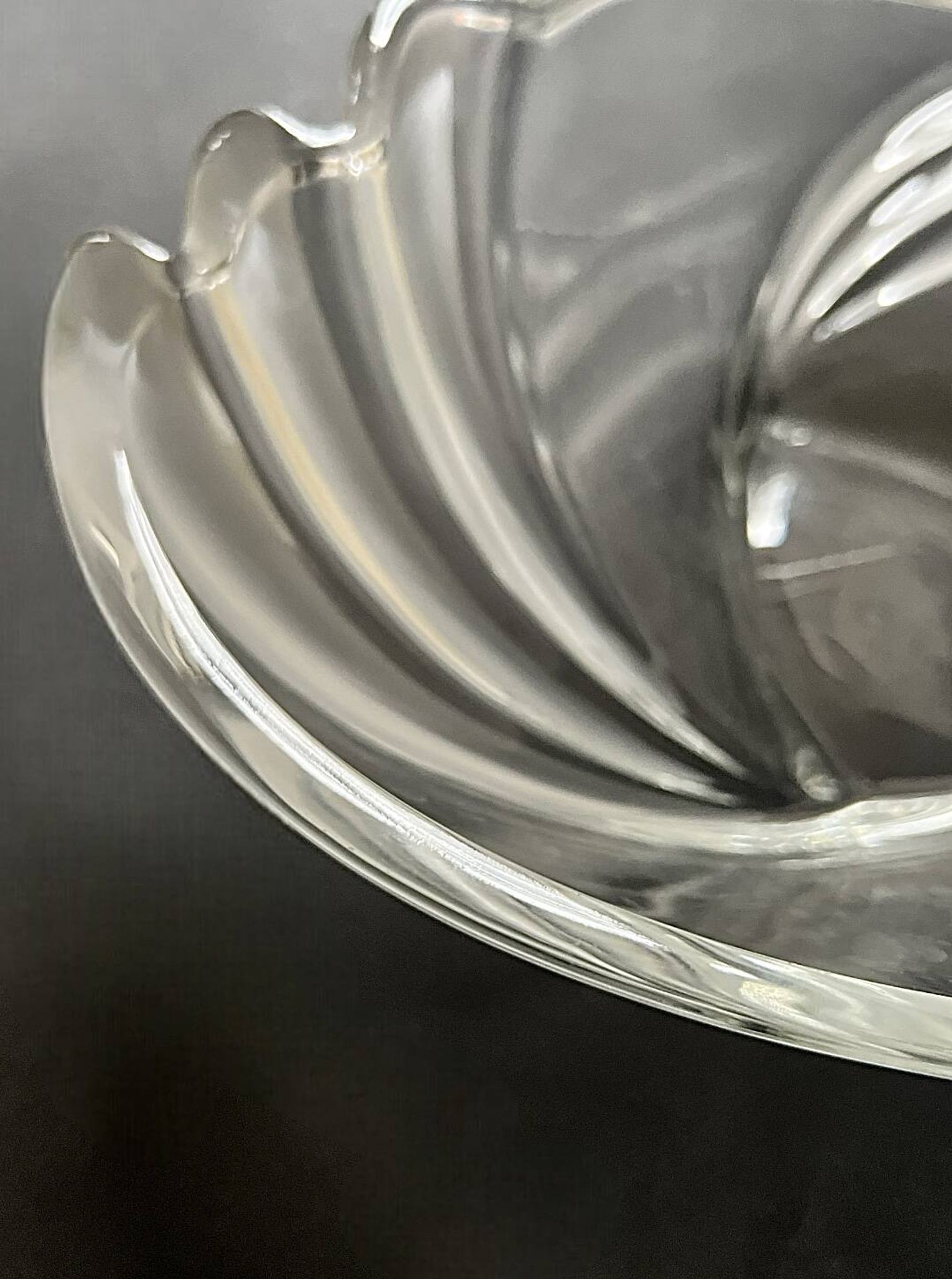 Grande corbeille ou vide poche en verre cristallin Art Déco