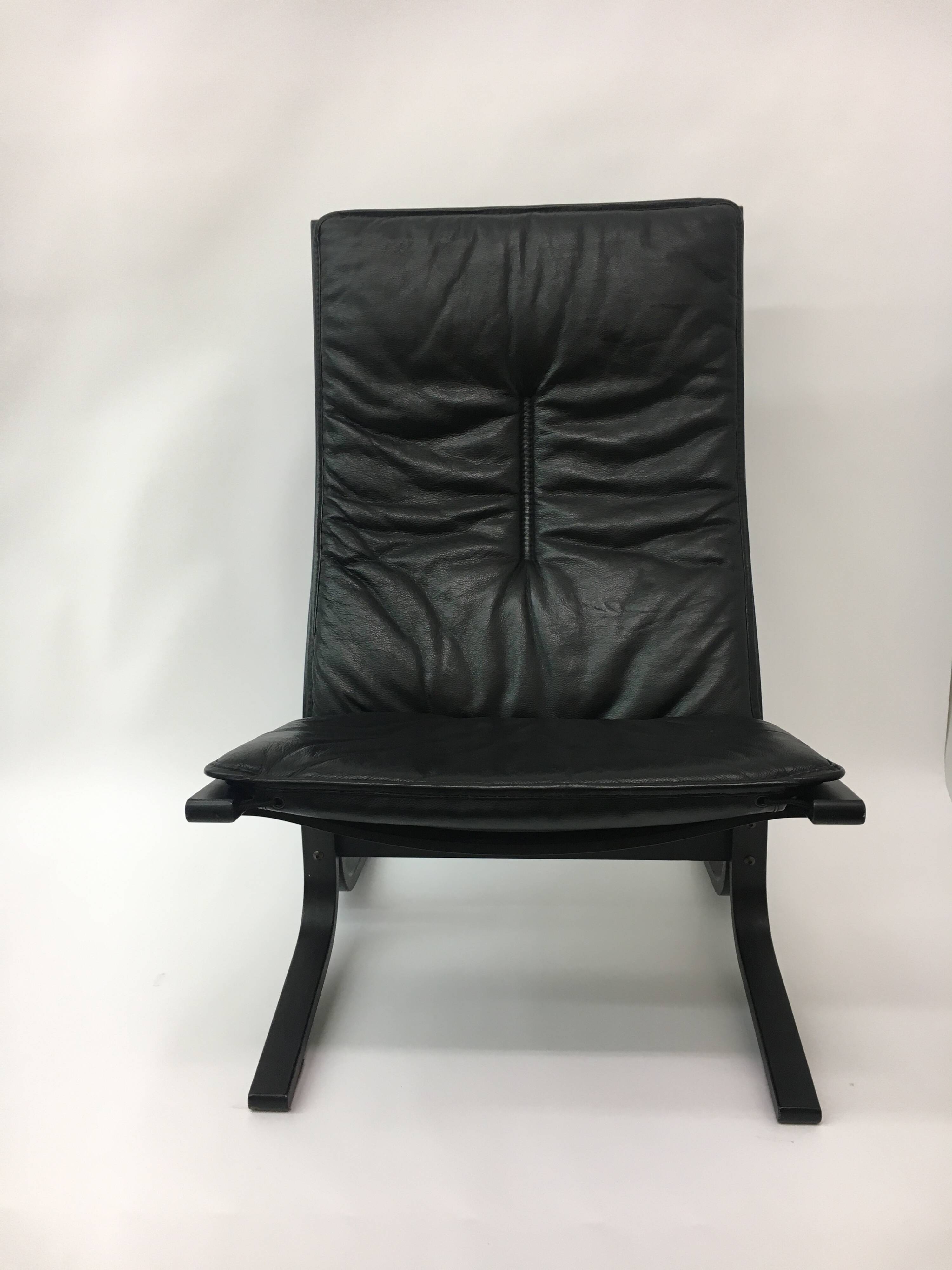 Mid-Century design black leather lounge chair by Ingmar Relling for Westnof