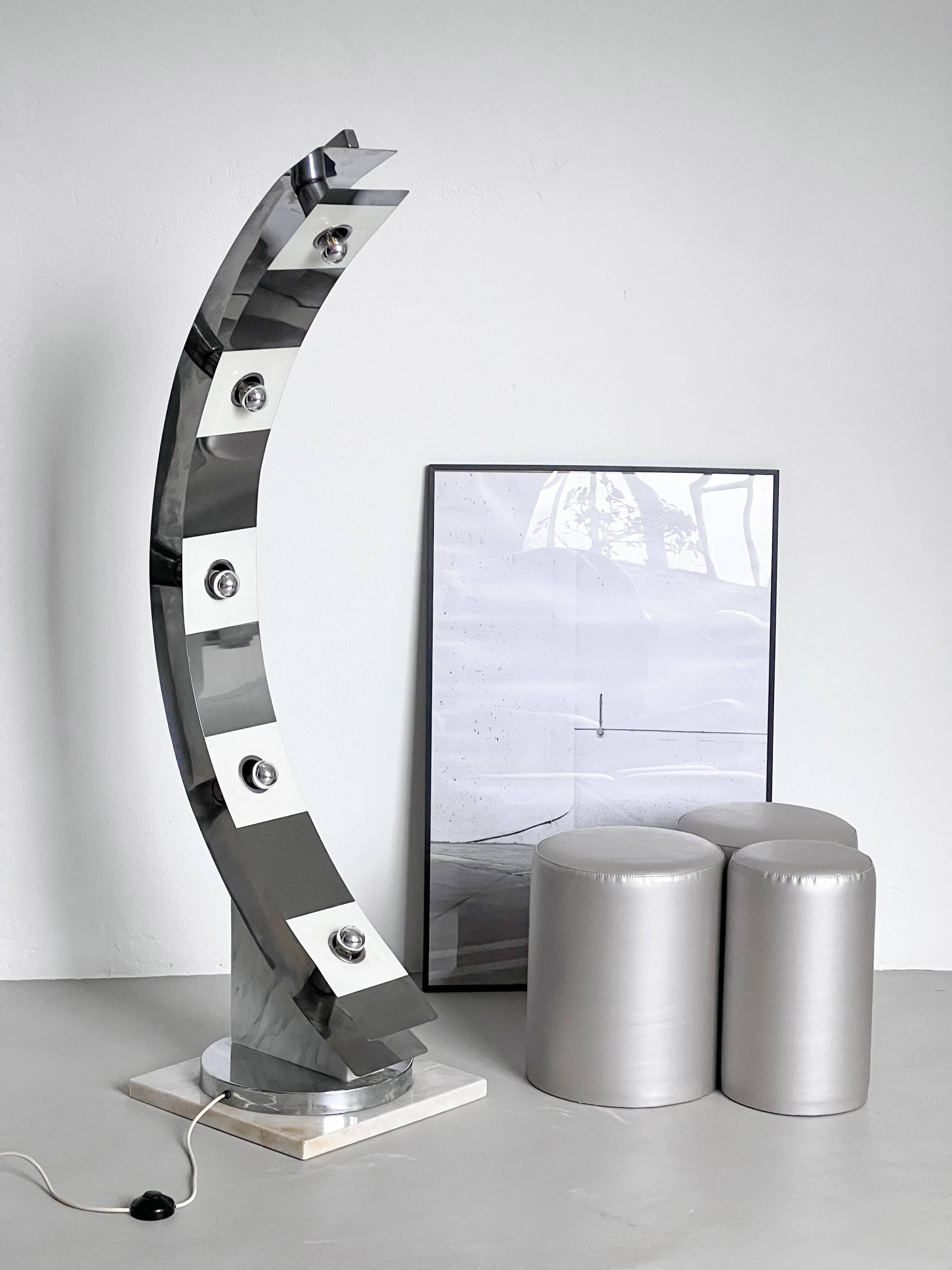 Sculptural space age floor lamp in marble and chrome metal, italian design