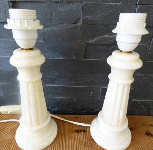 Set of 2 off-white alabaster lamp bases