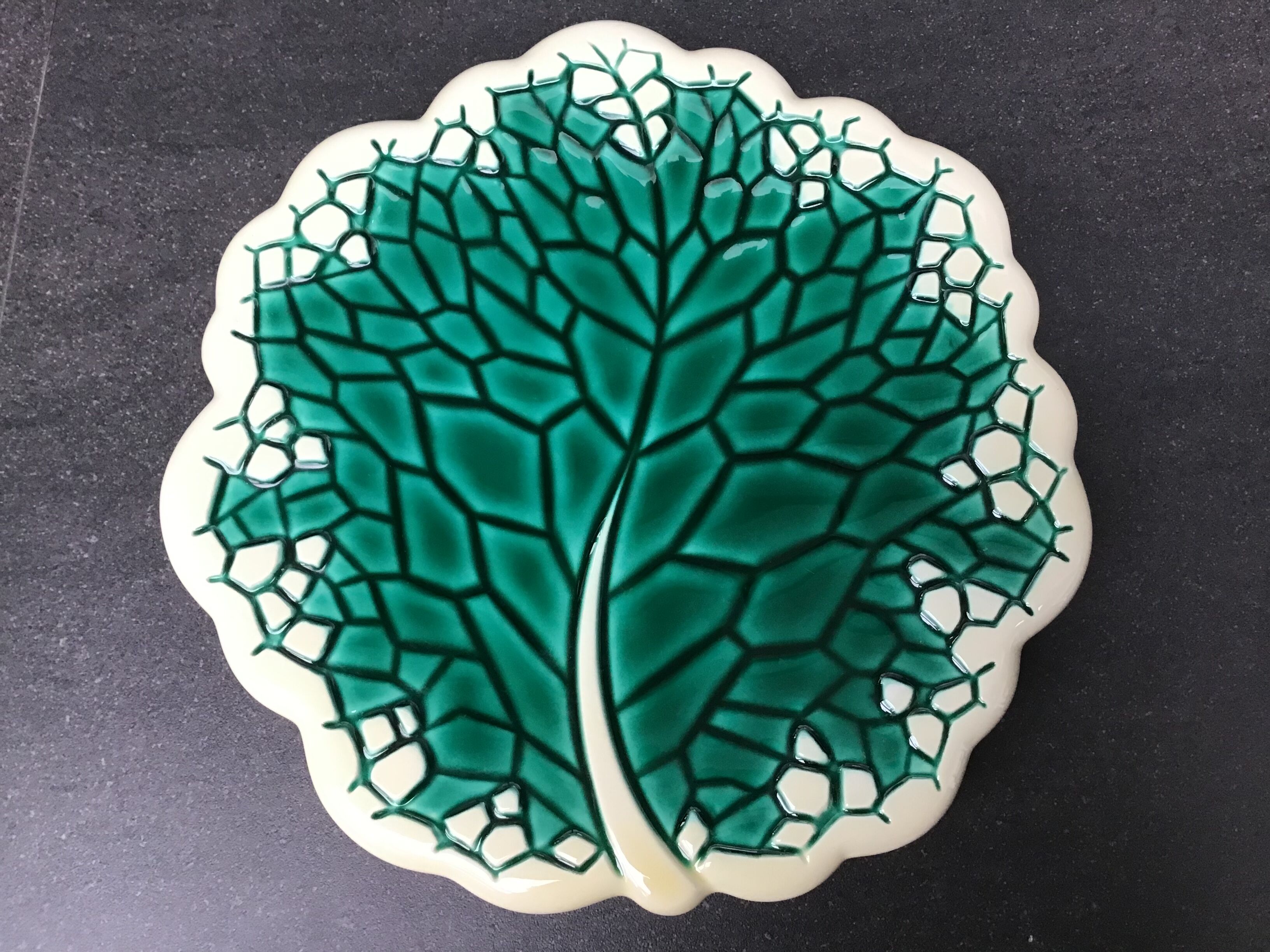 Verceram cheese platter and knife, leaf decoration