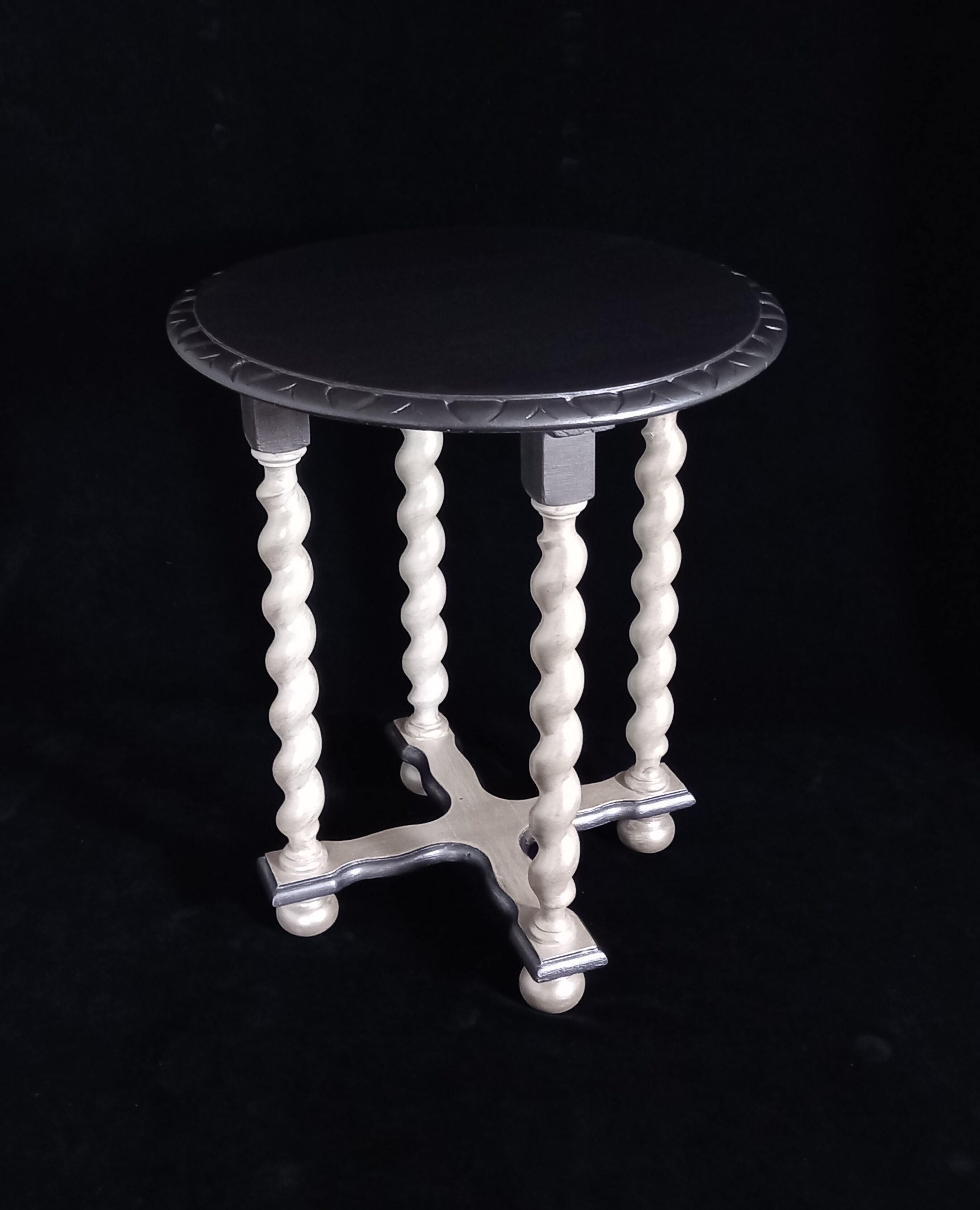 Pearly side table with twisted feet