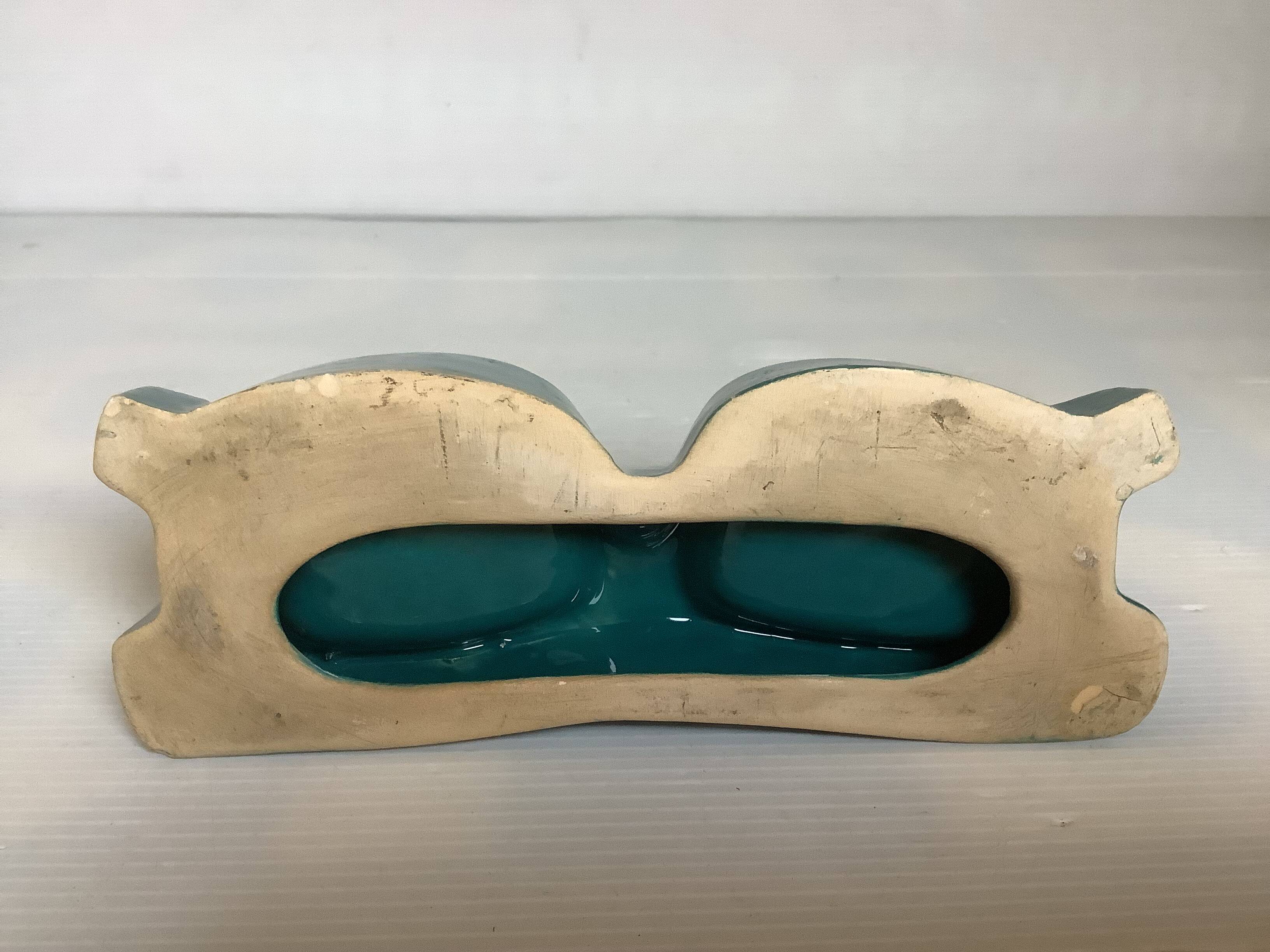 Eyeglass-shaped ring holder/trinket tray