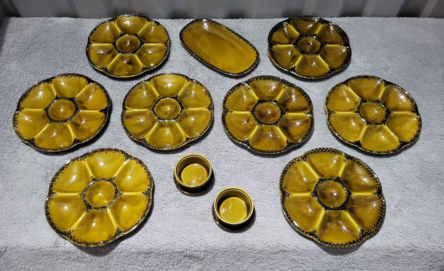 Authentic old vintage oyster set signed Gien France