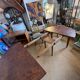 Oval extendable dining table in wood and walnut burl veneer.
