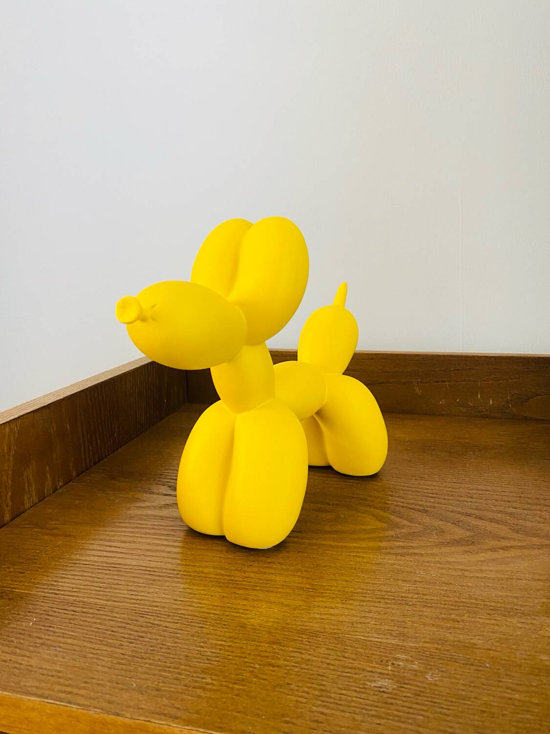Balloon dog statue