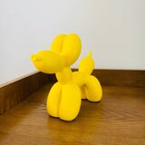 Balloon dog statue