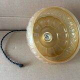 Suspension en verre ambrée ancienne