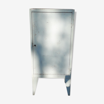 Industrial metal storage cabinet