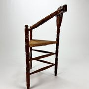 Chaise triangulaire en chêne massif et osier années 1950